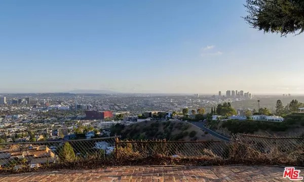 Los Angeles, CA 90069,8900 Evanview DR