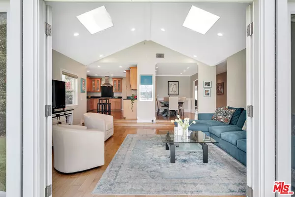 Studio City, CA 91604,3733 Willowcrest AVE