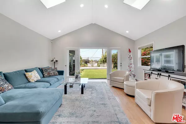 3733 Willowcrest AVE, Studio City, CA 91604