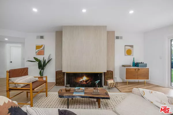 Los Angeles, CA 90042,923 Larker AVE