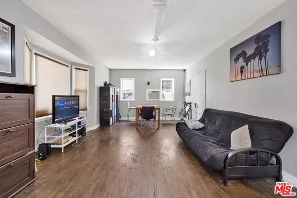 Van Nuys, CA 91405,14541 Hart ST