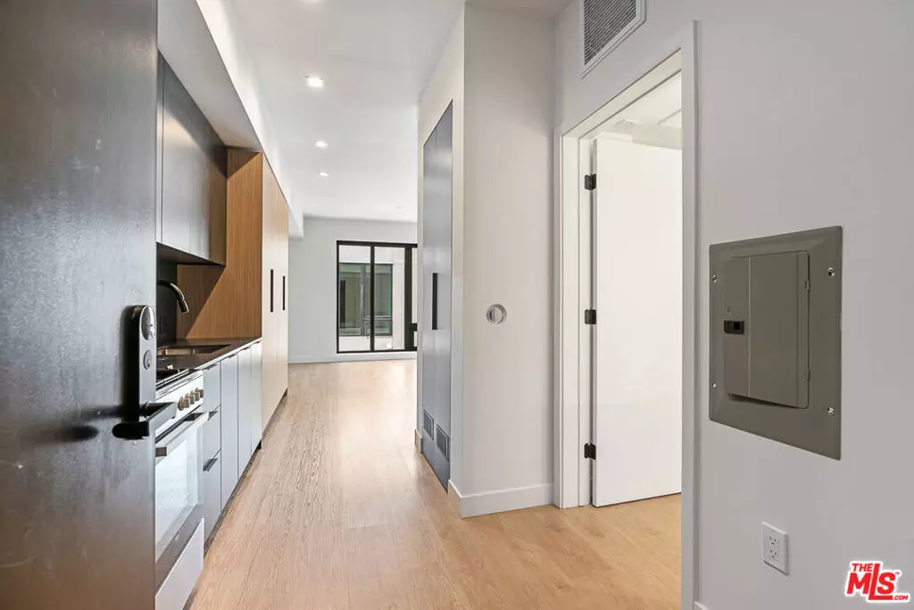 Los Angeles, CA 90034,10700 Tabor ST #503