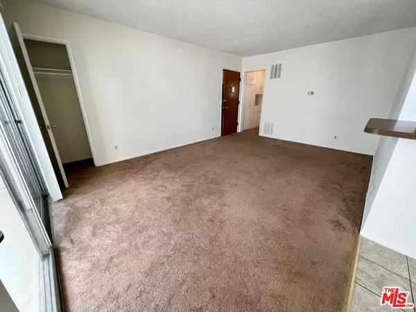 Los Angeles, CA 90049,11727 Mayfield AVE #7