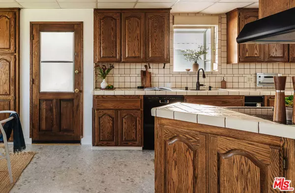 Burbank, CA 91504,736 Irving DR