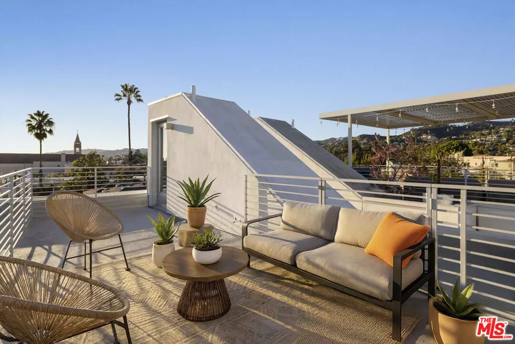 Los Angeles, CA 90027,1767 N New Hampshire AVE