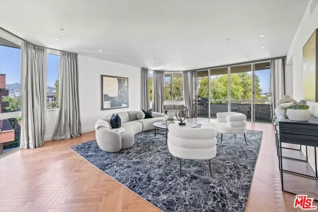 Beverly Hills, CA 90211,300 N Swall DR #452