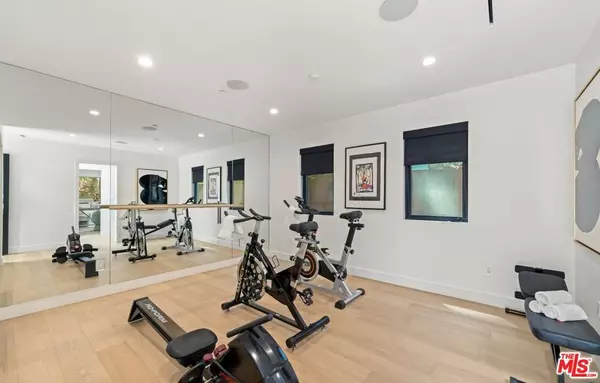 West Hollywood, CA 90048,540 Westmount DR