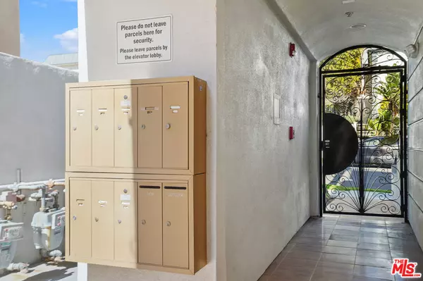 Los Angeles, CA 90049,11826 Dorothy ST #202