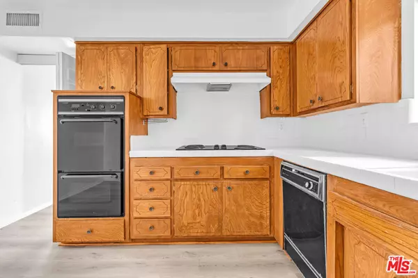 Los Angeles, CA 90005,732 Lorraine BLVD #5