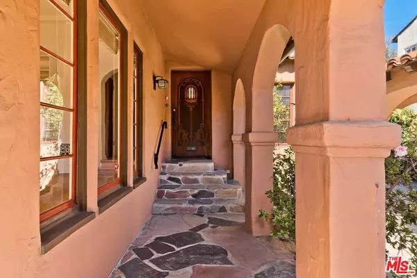 Los Angeles, CA 90064,10337 Dunleer DR