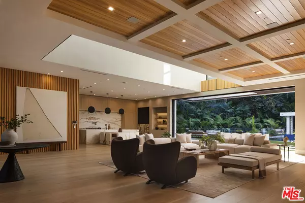 Los Angeles, CA 90049,13187 Chalon RD