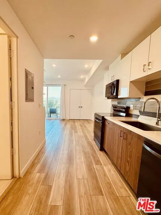 Los Angeles, CA 90004,252 N Hoover ST #309