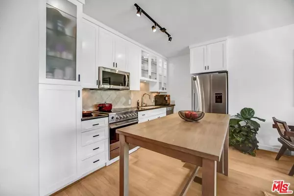 West Hollywood, CA 90069,999 N Doheny DR #512