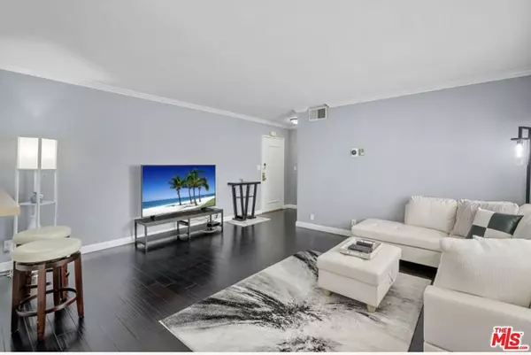 Los Angeles, CA 90049,11639 Chenault ST #404