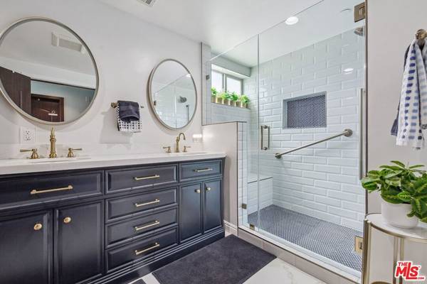 11218 Camarillo ST #305, North Hollywood, CA 91602