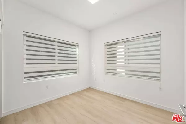 Los Angeles, CA 90019,1187 CRENSHAW BLVD #102