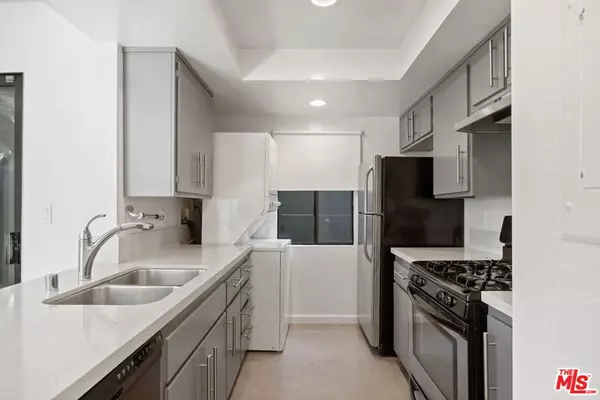 Santa Monica, CA 90404,3010 COLORADO AVE #1