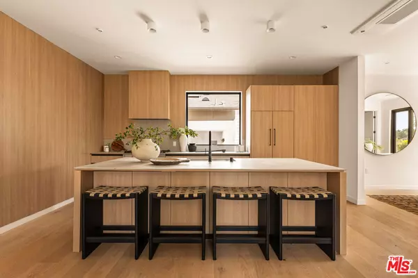 Los Angeles, CA 90019,1747 S Marvin AVE