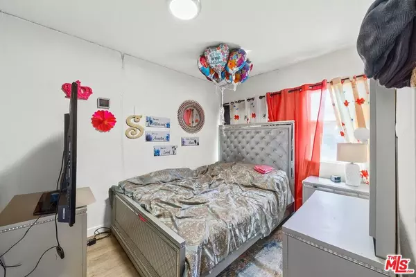 Los Angeles, CA 90011,1325 E Adams BLVD