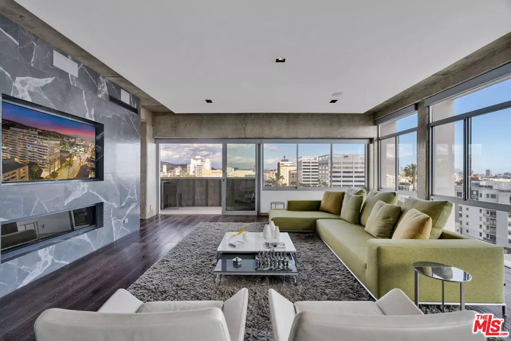 Los Angeles, CA 90046,7135 Hollywood BLVD #802