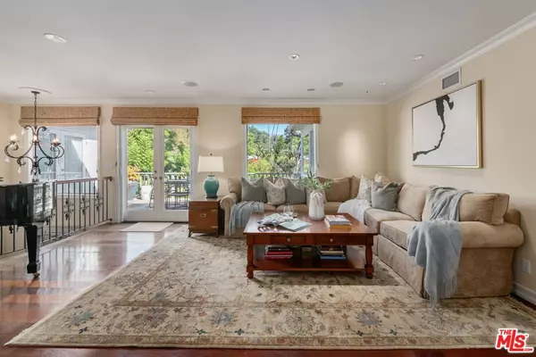 Los Angeles, CA 90068,2660 Carman Crest DR