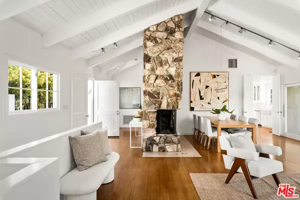 2745 La Cuesta DR, Los Angeles, CA 90046