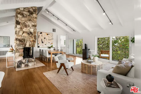 Los Angeles, CA 90046,2745 La Cuesta DR