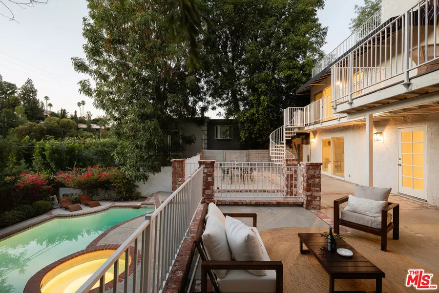 5215 Baza AVE, Woodland Hills, CA 91364