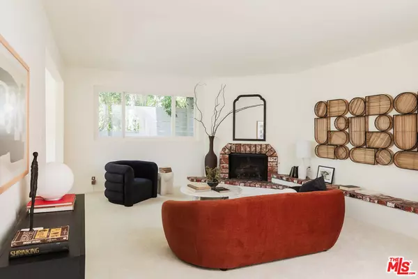 Woodland Hills, CA 91364,5215 Baza AVE