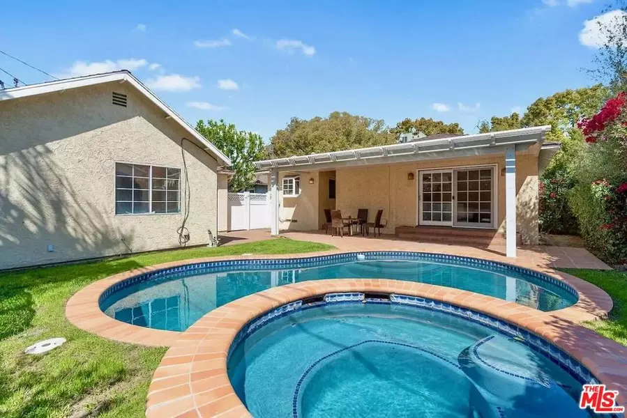 14024 Peach Grove ST, Sherman Oaks, CA 91423