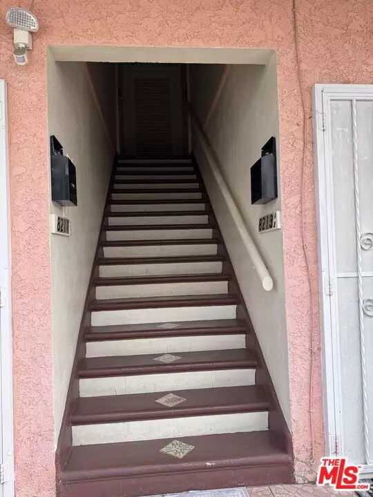 Inglewood, CA 90305,8211 Crenshaw DR #8213 1/2