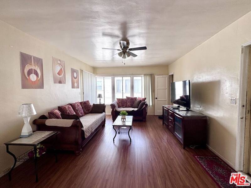 8211 Crenshaw DR #8213 1/2, Inglewood, CA 90305