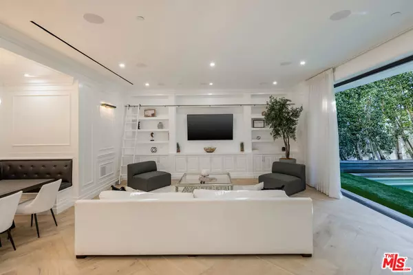 Los Angeles, CA 90046,843 N Spaulding AVE