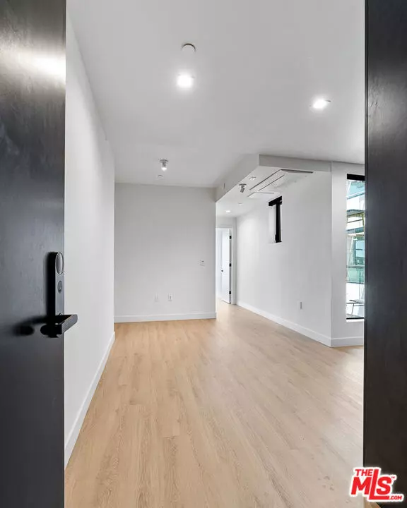 Los Angeles, CA 90034,3688 Overland AVE #613