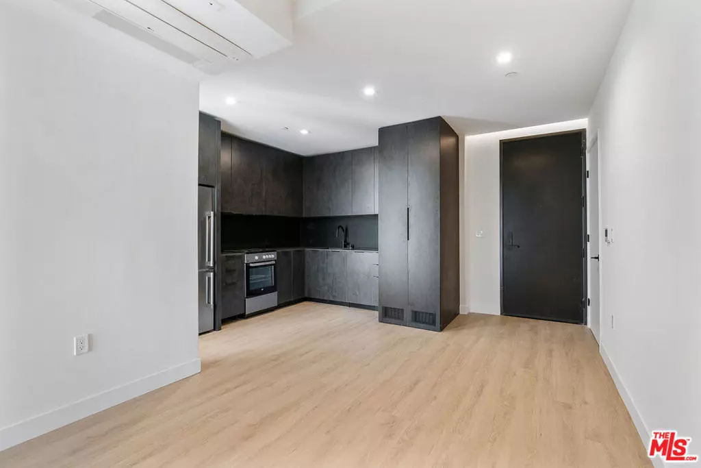 Los Angeles, CA 90034,3688 Overland AVE #613