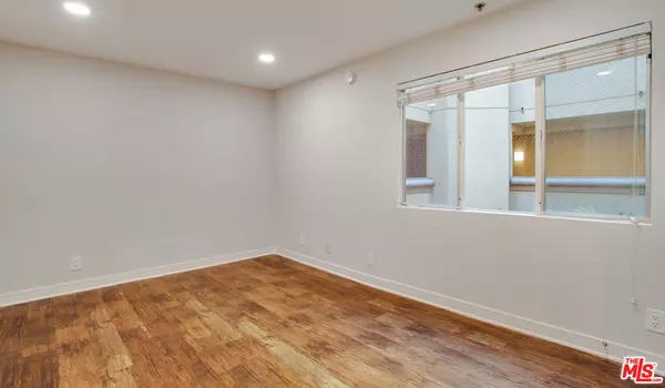 Los Angeles, CA 90036,7660 Beverly BLVD #256