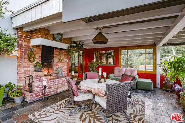 Los Angeles, CA 90068,2882 Belden DR