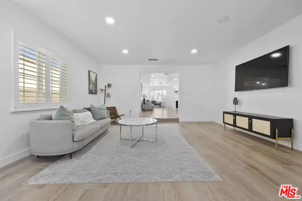 Los Angeles, CA 90043,4243 W 58th PL