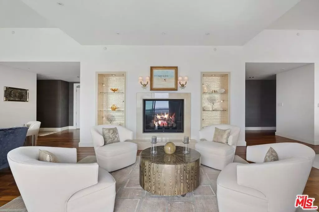 Los Angeles, CA 90067,1 W Century DR #10A