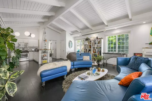 Los Angeles, CA 90068,2225 N Cahuenga BLVD