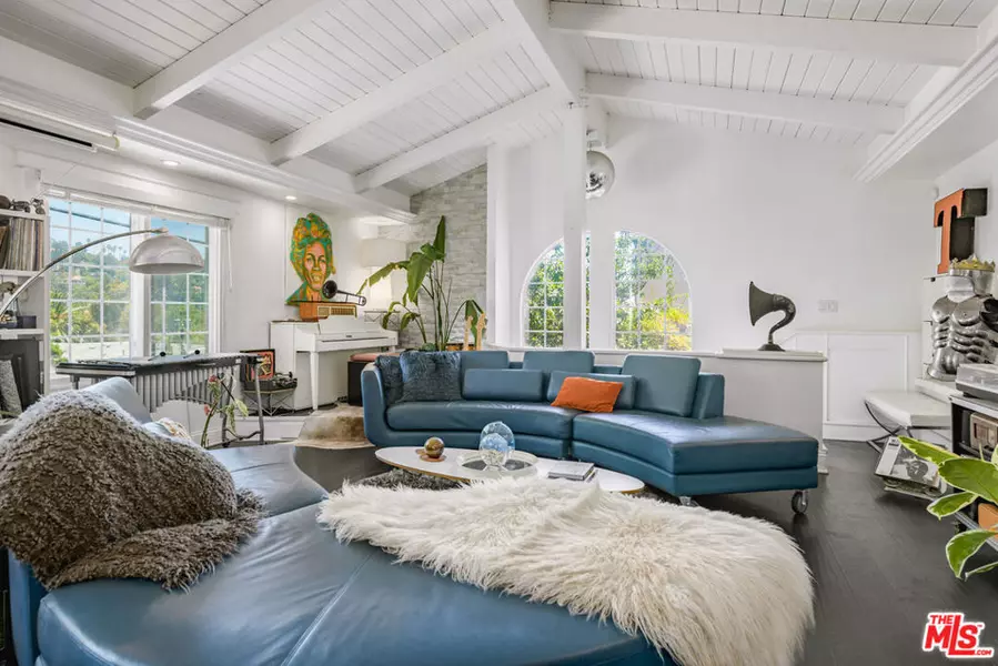 2225 N Cahuenga BLVD, Los Angeles, CA 90068