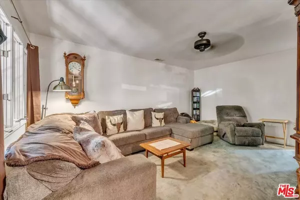 Canoga Park, CA 91303,7506 Independenc AVE