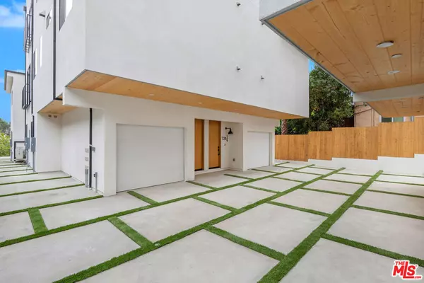 Los Angeles, CA 90026,726 1/2 Robinson ST