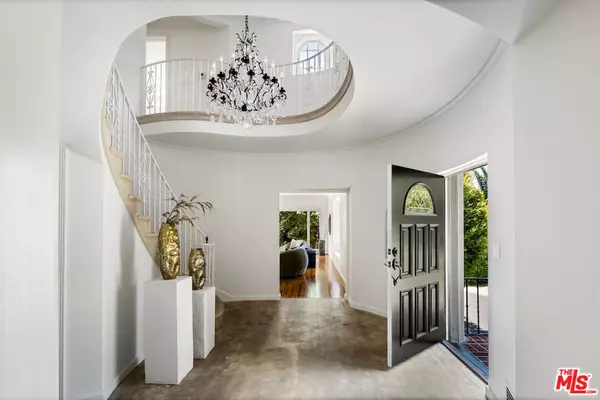 Los Angeles, CA 90068,5700 Spring Oak DR