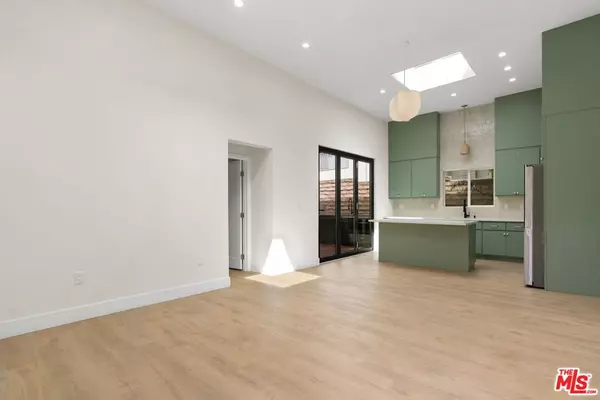 West Hollywood, CA 90069,8589 Rugby DR