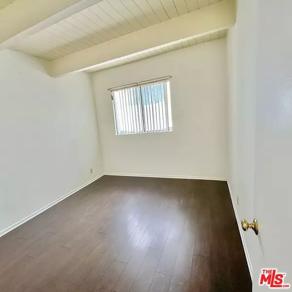 Beverly Hills, CA 90212,451 S Oakhurst Dr #6