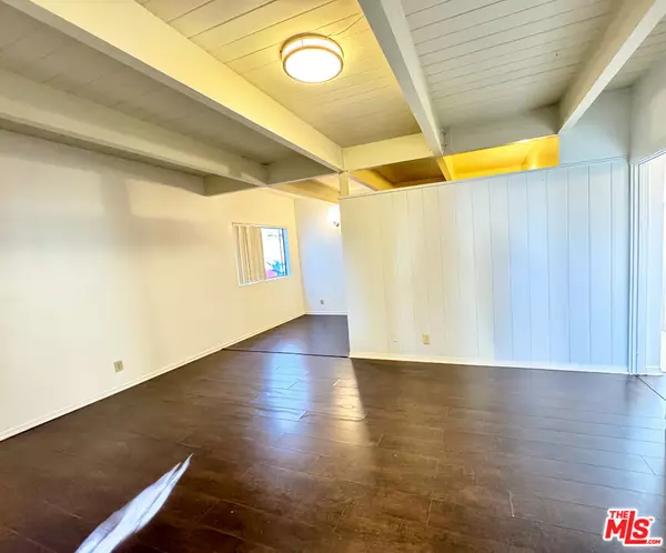 Beverly Hills, CA 90212,451 S Oakhurst Dr #6