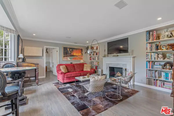 Los Angeles, CA 90069,1528 Forest Knoll DR