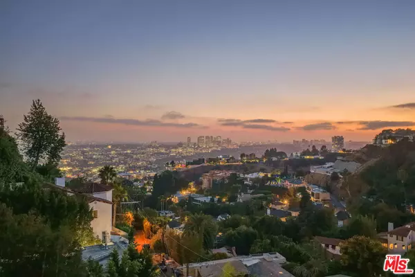 Los Angeles, CA 90069,1528 Forest Knoll DR