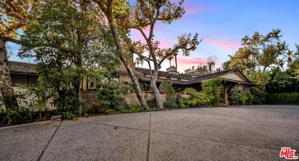 829 N Whittier DR, Beverly Hills, CA 90210